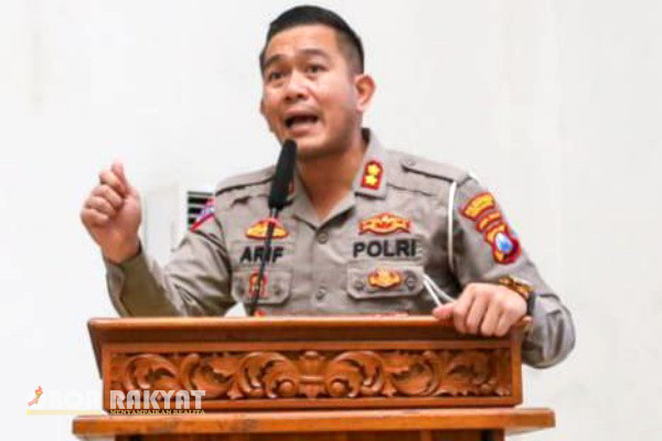 Surabaya, Obor Rakyat - Diberitakan sebelumnya, inisial KH Pimpinan Redaksi (Pimred) salah satu media Online di Surabaya hendak konfirmasi dan diduga ditamengi sejumlah awak media, mendapat tanggapan dari AKBP Arif Fazlurrahman selaku Kasatlantas Polrestabes Surabaya.