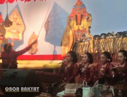 Gempur Rokok Ilegal, Sabetan Wayang Ki Bambang Tri Bawono Menggebrak di Pendopo Kabupaten Bondowoso