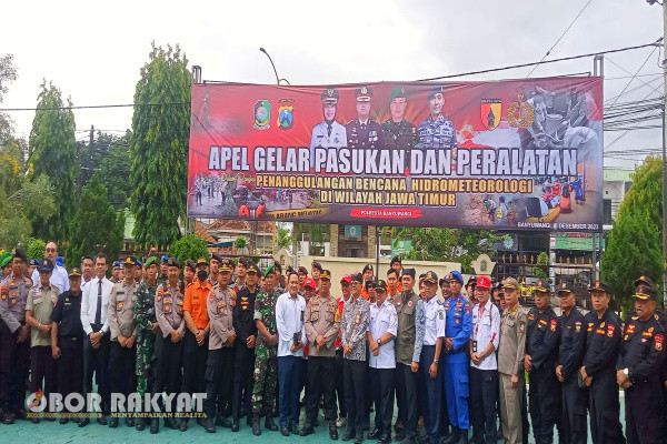 Banyuwangi, Obor Rakyat – Dalam upaya peningkatan kesiapsiagaan menghadapi bencana hidrometeorologi, Taruna Siaga Bencana (Tagana), Dinas Sosial Pemberdayaan Perempuan dan Keluarga Berencana (Dinsos PPKB) Kabupaten Banyuwangi turut serta dalam Apel Gelar Pasukan dan Peralatan Penanggulangan Bencana.