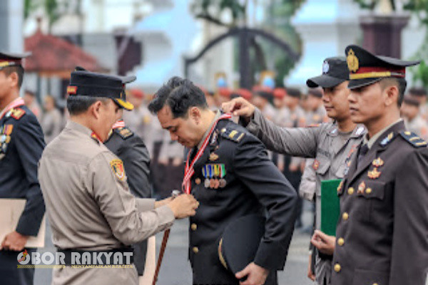 Dalam amanatnya, Kapolrestabes Surabaya mengingatkan, bahwa Upacara Hari Kesadaran bukan merupakan peringatan seremonial namun juga menjadi momentum bagi setiap anggota untuk terus berintropeksi, mengevaluasi kinerja dan meningkatkan dedikasi dalam menjalankan tugas sebagai pelindung, pengayom dan pelayanan masyarakat.