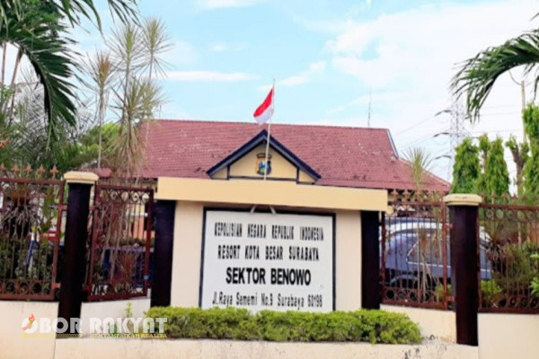 Surabaya, Obor Rakyat - Slogan Kapolri Presisi, salah satunnya adalah Humanis sepertinya di "Tabrak" oleh Kapolsek Benowo.