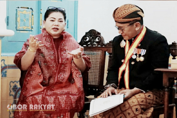 Bondowoso, Obor Rakyat - Pj Bupati Bondowoso menerima gelar Ningrat Kehormatan dari Karaton Surakarta Hadiningrat.