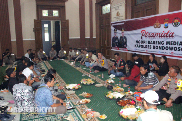 Bondowoso, Obor Rakyat - Polres Bondowoso bersama awak Media menggelar kegiatan Piramida dalam rangka Ngopi Bareng.