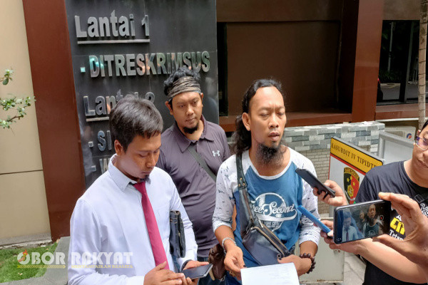 Alhamdulillah, aduan kami diterima baik oleh Bid Propam Polda Jatim. Tadi IPDA Done juga sempat komunikasi dengan anggota, untuk Rabu besok kembali guna dimintai keterangan.