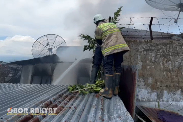 Slamet menyebutkan, penyebab kebakaran karena korsleting arus listrik.