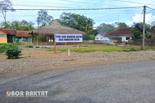 Banyuwangi, Obor Rakyat - Desa Wonosobo yang terletak di Kecamatan Srono, Kabupaten Banyuwangi, Jawa Timur, merupakan salah satu desa yang mengajukan pemekaran (pemecahan) kepada Dinas Pemberdayaan Masyarakat dan Desa (DPMD) bersama lima desa lainnya, diantaranya Desa Macan Putih, Kecamatan Kabat, Desa Temurejo, Kecamatan Bangorejo, Desa Barurejo, Kecamatan Siliragung, Desa Pesanggaran, Kecamatan Pesanggaran dan Desa Grajagan, Kecamatan Purwoharjo.