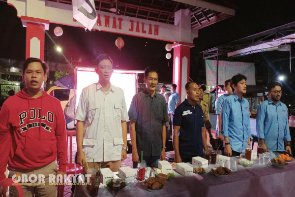 Surabaya, Obor Rakyat - Aksi penggalangan dukungan dan simpati mulai dilakukan para bakal calon legislatif (Bacaleg) yang akan bertarung di Pemilu 2024.