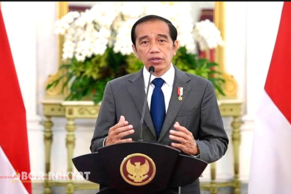 Aturan yang diterbitkan Rabu (27/12/2023) itu membagi potongan pajak bagi upah buruh ke dalam beberapa kategori. Pertama, tarif pemotongan PPh pasal 21 terdiri atas tarif efektif bulanan dan harian.