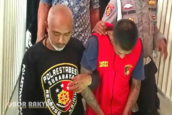 Surabaya, Obor Rakyat - Kasus meninggalnya tiga orang dalam pesta miras di Cruz Lounge Bar Vasa Hotel Surabaya, akhirnya menetapkan tersangka kepada sang Bartender.
