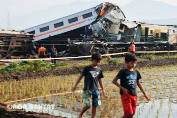 Jakarta, Obor Rakyat - Kecelakaan kereta api terjadi di Cicalengka, Kabupaten Bandung, Jumat (5/1/2024) pagi.Kecelakaan itu melibatkan dua kereta api.