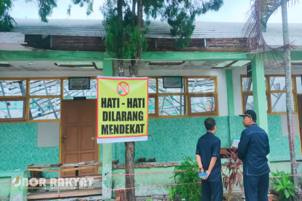 Bondowoso, Obor Rakyat - Ambruknya atap sekolah SD Negeri Dawuhan, Kecamatan Tenggarang, Kabupaten Bondowoso menjadi atensi Pemerintah Daerah. Rehab gedung tersebut menjadi rencana prioritas dan akan segera direalisasikan pada tahun 2024 ini.