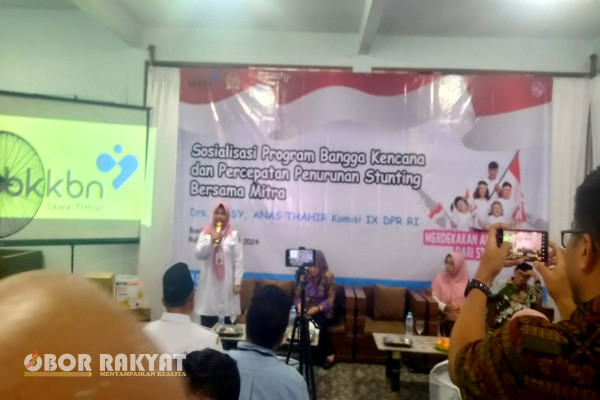 Bondowoso, Obor Rakyat - Badan Kependudukan dan Keluarga Berencana Nasional (BKKBN) bersama Dinas Sosial, Pemberdayaan Perempuan, Perlindungan Anak, Pengendalian Penduduk dan Keluarga Berencana (Dinsos P3AKB) Bondowoso melakukan sosialisasi program bangga kencana dan percepatan penurunan stunting di Desa Karanganyar, Kecamatan Tegal Ampel, Kabupaten Bondowoso, Rabu (10/01/2024).