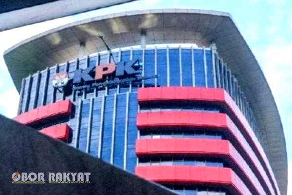 Jakarta, Obor Rakyat - KPK melakukan operasi tangkap tangan (OTT) penyelenggara negara di Labuhanbatu, Sumatera Utara.