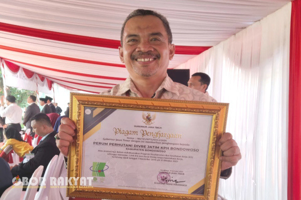 Mojokerto, Obor Rakyat - Perum Perhutani Kesatuan Pemangkuan Hutan (KPH) Bondowoso meraih prestasi penting, khususnya dalam bidang Kesehatan dan Keselamatan Kerja (K3), sebagai perusahaan dengan kualifikasi Zero Accident Tingkat Provinsi Jawa Timur (Jatim) Tahun 2023 dari Gubernur Jatim, Khofifah Indar Parawansa, bertempat di PT Ajinomoto Mojokerto, Kamis (11/1/2024).