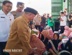 Bupati Situbondo Bersama Jajaran Forkompinda, Tinjau Pelipatan dan Penyortiran Surat Suara Pemilu 2024