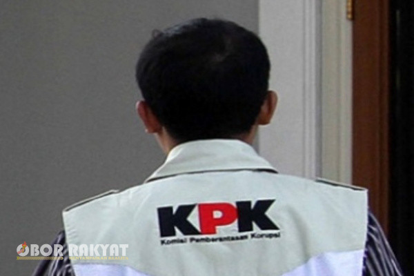 Sumenep, Obor Rakyat - Komisi Pemberantasan Korupsi (KPK) memeriksa salah satu Kepala Desa (Kades) di Kabupaten Sumenep, Madura.