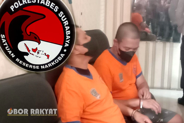 Surabaya, Obor Rakyat - Satresnarkoba Polrestabes Surabaya, berhasil "bongkar" sindikat peredaran Narkotika. Kali ini jaringan antar pulau Jawa-Bali terungkap dan amankan Ribuan gram sabu.