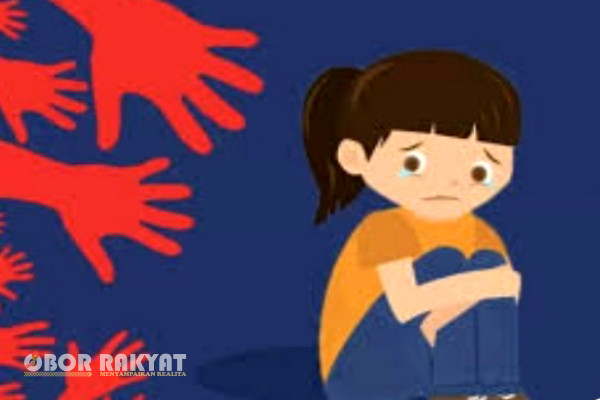 Surabaya, Obor Rakyat – Bocah SMP berusia 12 tahun di Surabaya, Jawa Timur, diperkosa oleh empat pria, yakni ayah, kakak dan dua pamannya.
