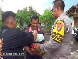 Satlantas Polres Bondowoso Kolaborasi dengan Komunitas STMJ, Bantu Korban Angin Puting Beliung di Desa Walidono