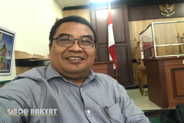 Gresik, Obor Rakyat - Djinarko Suhendro pembeli gudang seluas 460 M2, merasa kecewa ketika mengetahui bahwa telah diperjual belikan lagi kepada orang lain.