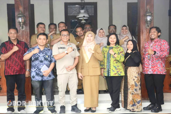 Bondowoso, Obor Rakyat – Pemerintah Kabupaten (Pemkab) Bondowoso melaksanakan kegiatan Entry Meeting bersama Badan Pemeriksa Keuangan (BPK) Republik Indonesia Perwakilan Provinsi Jawa Timur, sebagai langkah awal pemeriksaan Laporan Keuangan Pemerintah Daerah (LKPD) Tahun Anggaran (T.A) 2023, Selasa (23/1/2024) di Ruang Peringgitan Pendopo Ki Ronggo.