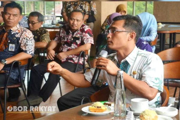 Bondowoso, Obor Rakyat - Pj Bupati Bondowoso, bersama kepala Perum Bulog menggelar pertemuan tentang persiapan penyaluran bantuan pangan tahun 2024