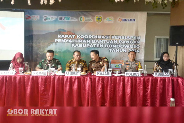 Bondowoso, Obor Rakyat - Pj Bupati Bondowoso bersama kepala Perum Bulog menggelar Rapat koordinasi (Rakor) terkait persiapan penyaluran bantuan pangan Tahun 2024.