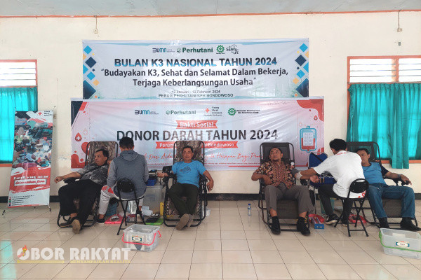 Eko Haryanto Kasubsi Bidang K3 dan Lingkungan Perum Perhutani, menyebutkan, bahwa giat Donor Darah yang diselenggarakan hari ini, pihaknya bekerjasama dengan Perekrutan dan Pelestarian Donor Darah Sukarela (P2DDS) Kabupaten Bondowoso.