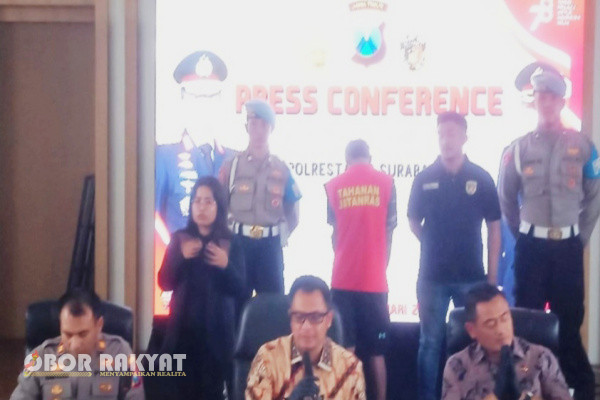 Surabaya, Obor Rakyat - Seorang pria paruh baya asal Surabaya tega merampok dan mencabuli seorang janda karena ajakannya untuk menikah tak dihiraukan.