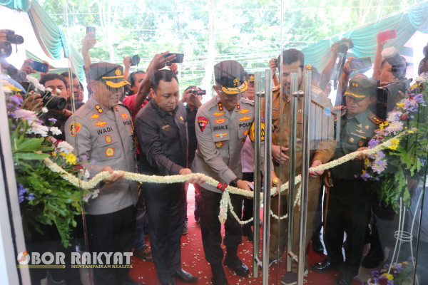 Probolinggo, Obor Rakyat – Kapala Kepolisian Daerah Jawa Timur meresmikan Gedung Polsubsektor Kedopok dan Gedung Meteor (Sistem Keaman Terpadu Kota Probolinggo), Senin (29/01/24).