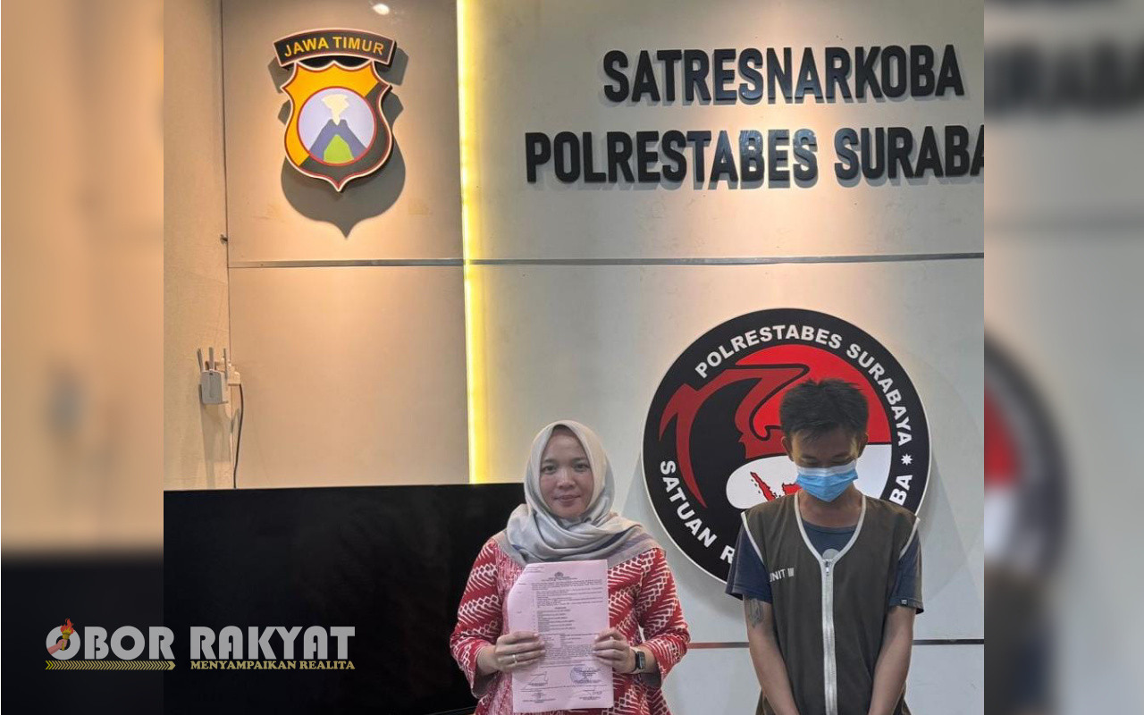 Surabaya, Obor Rakyat - Seorang pria warga Waru Sidoarjo, diamankan Satresnarkoba Polrestabes Surabaya, lantaran hendak menjual narkoba jenis sabu dan pil ekstasi.