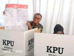 Pemilu 2024 Berlangsung, Pj Bupati Bondowoso Gunakan Hak Pilih di TPS Dekat Kediamannya
