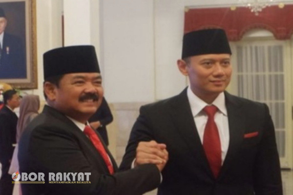Jakarta, Obor Rakyat - Ketua Umum Partai Demokrat, Agus Harimurti Yudhoyono (AHY) dan Menteri ATR/BPN Hadi Tjahjanto sudah tiba di Istana Negara menjelang pelantikan oleh Presiden Joko Widodo (Jokowi), Rabu (21/2/2024).