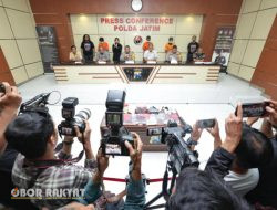 Polisi Berhasil Ungkap Motif Lempar Bondet Rumah Ketua KPPS di Pamekasan, Tersangka Diamankan