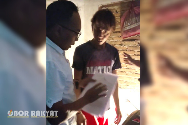 Bondowoso, Obor Rakyat - Sosok seorang ayah adalah harus melindungi dan mengayomi anak istri serta memberikan kebahagiaan kepada keluarganya.