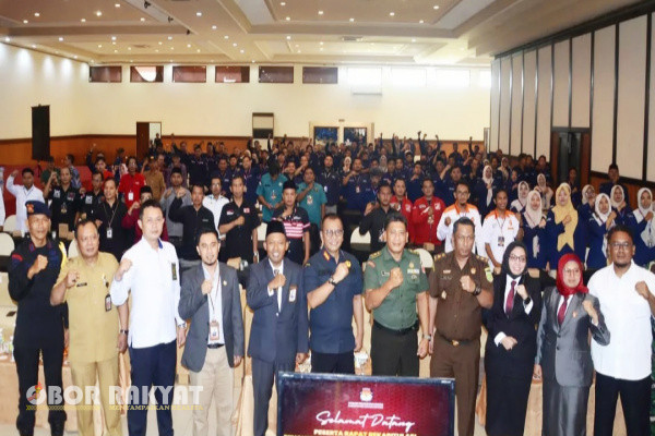 Bondowoso, Obor Rakyat - Pj Bupati Bondowoso, Bambang Soekwanto, menghadiri rapat Rekapitulasi hasil perhitungan perolehan suara Pemilihan Umum (Pemilu) 2024 di tingkat Kabupaten, Senin (26/2/2024), di gedung Hotel Ijen View.