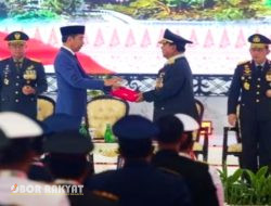Presiden Berikan Gelar Jenderal Kehormatan untuk Prabowo