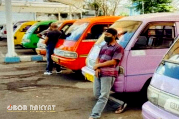 Batu, Obor Rakyat - Pemerintah Kota (Pemkot) Batu, Provinsi Jawa Timur, melalui Dinas Perhubungan (Dishub) bersama Dinss Pendidikan dan Kebudayaan (Disdikbud) akan segera menyediakan angkutan gratis bagi seluruh pelajar, mulai dari SD sampai SMA.