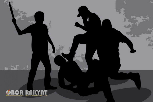 Sidoarjo, Obor Rakyat - Kasus dugaan pengeroyokan terhadap korban Sukarno Hadi Putro (24) yang di laporkan ke Polsek Waru, Sidoarjo, kini memasuki pemanggilan saksi.