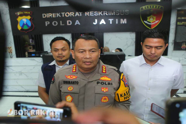 Surabaya, Obor Rakyat - Kasus konten tukar pasangan dikembangkan, kini muncul dua nama yang ditetapkan tersangka.