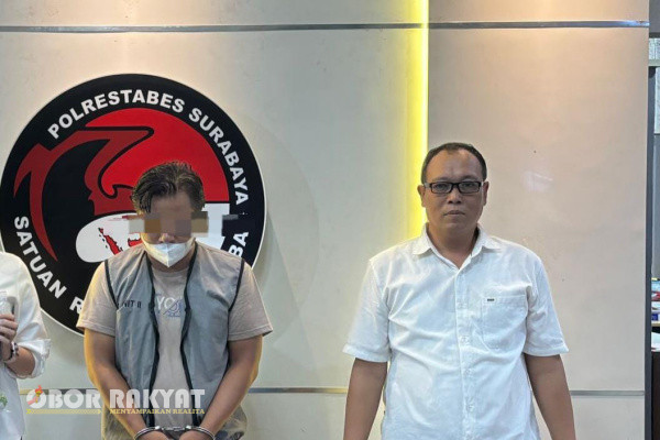Surabaya, Obor Rakyat - Polrestabes Surabaya, melalui Satresnarkoba amankan 87,929 gram narkotika jenis sabu. Satu pelaku diamankan dan satu lagi menjadi Daftar Pencairan Orang (DPO).