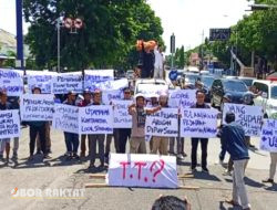 AJK Lakukan Unjuk Rasa, Minta Oknum Pejabat DPUPP Situbondo Dicopot
