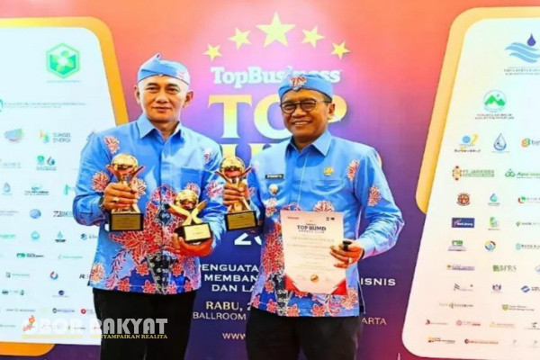 Bondowoso, Obor Rakyat - Penjabat (Pj.) Bupati Bondowoso, Bambang Soekwanto mendapatkan penghargaan prestisius sebagai TOP pembina BUMD untuk kategori Perusahaan Umum Daerah Air Minum (Perumdam).