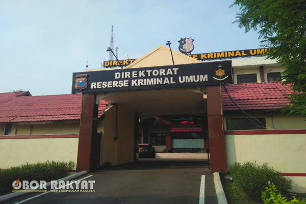 Surabaya, Obor Rakyat - Masih ingat kasus 5 (lima) tahun yang silam terkait oknum Polhut tembak mati seorang pembalak kayu hutan Taman Nasional Meru Betiri (TNMB) bernama Aris Samba hingga tewas. Kini masuk tahap gelar perkara khusus.