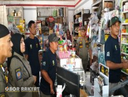 Cuaca Panas, Satpol PP Bondowoso Razia Rokok Ilegal di Dua Kecamatan