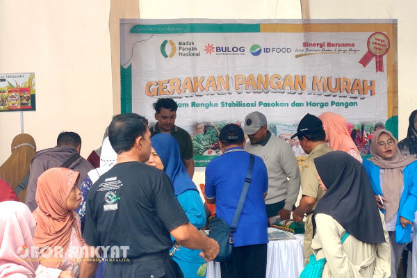 Bondowoso, Obor Rakyat - Jaga stabilitas harga di bulan Ramadhan dan jelang Idul Fitri 1445 Hijriah, Pemerintah Kabupaten Bondowoso melalui Dinas Pertanian dan Ketahanan Pangan (DPKP) bersama sejumlah pihak terkait lainnya, menggelar Gerakan Pangan Murah (GPM).