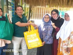 Wujud Perhatian dan Peduli, Paguyuban Wali Murid SDN Kedungturi, Bagikan Tali Asih serta Bingkisan
