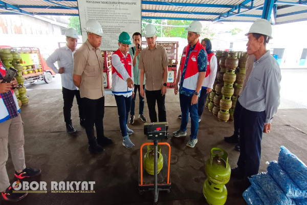 Surabaya, Obor Rakyat - Subdit IV Tindak Pidana Tertentu (Tipidter) Direktorat Reserse Kriminal Khusus (Ditreskrimsus) Polda Jawa Timur, terus melakukan pengecekan di sejumlah SPBU dan SPBE di Jawa Timur, pada Senin (8/4/2024).