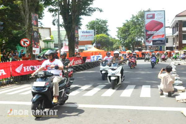 Salah satunya melalui event Jatim Racing Series Kejurprov 2024 Bupati Cup, di Alun-alun Raden Bagus Asra (RBA) Bondowoso, Minggu (21/8/2024).