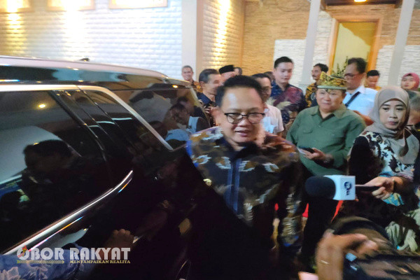 Jember, Obor Rakyat - Pj Gubernur Jawa Timur (Jatim) Andhy Karyono, menghadiri kegiatan malam puncak peringatan Hari Pers Nasional (HPN) 2024 yang digelar di Kabupaten Jember, Minggu (28/4/2024).